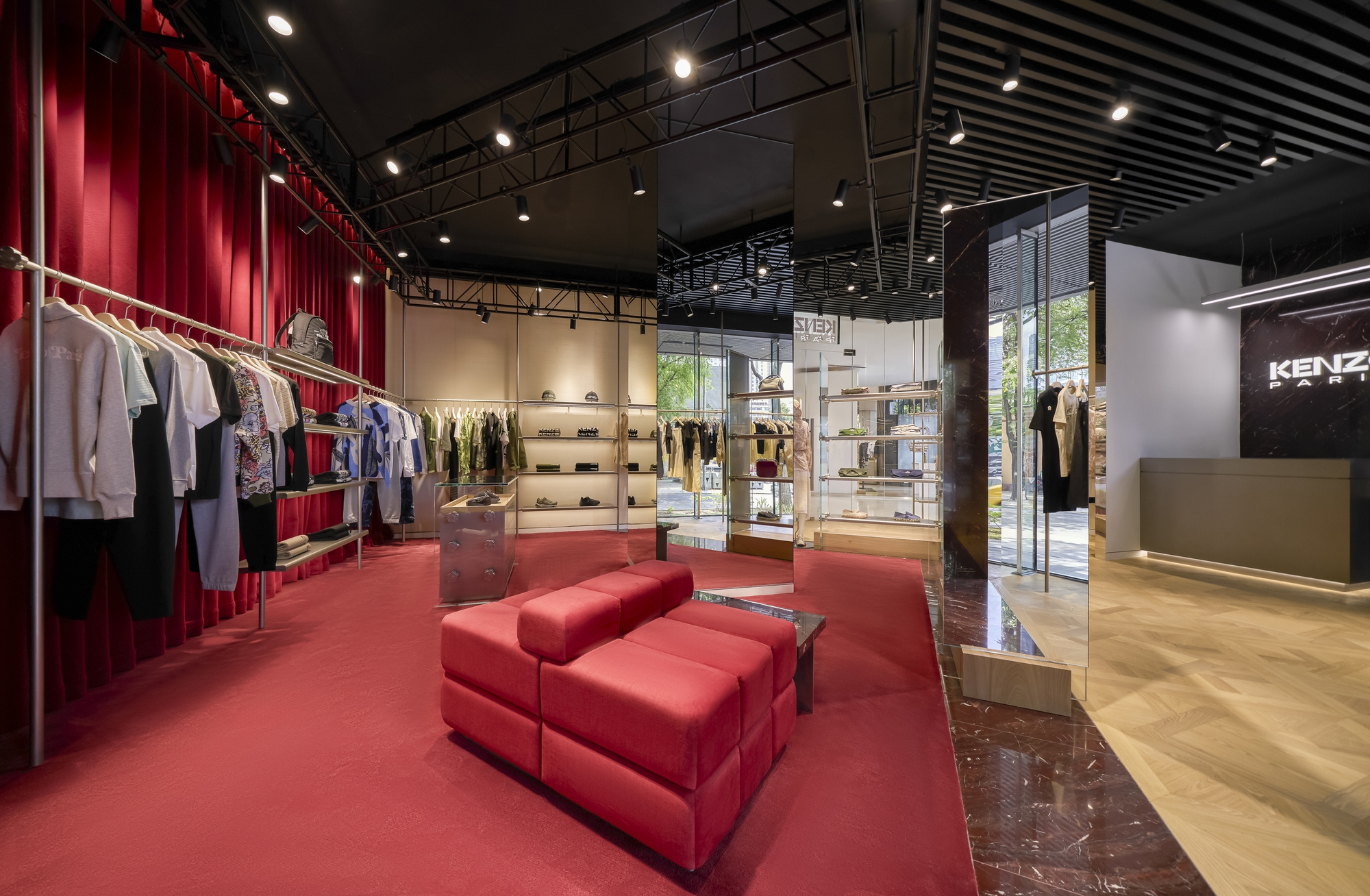 KENZO tái khai trương cửa hàng tại Saigon Centre- Ảnh 2. KENZO tái khai trương cửa hàng tại Saigon Centre- Ảnh 2.