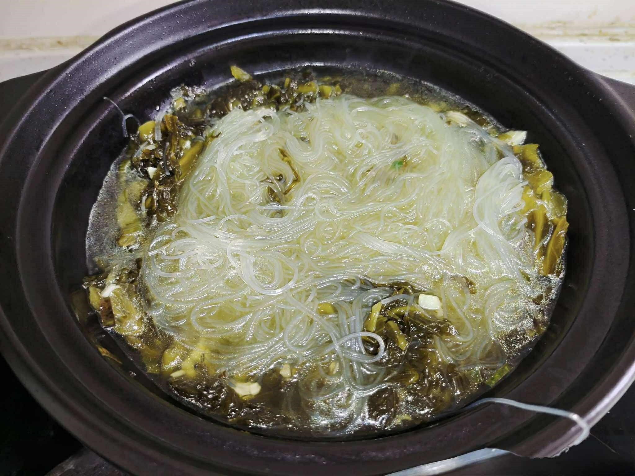 Miến mà nấu theo cách này nghe thì "lạ lẫm" nhưng hương vị lại ngon bất ngờ, nhất là trong tiết trời nắng nóng - Ảnh 4. Miến mà nấu theo cách này nghe thì "lạ lẫm" nhưng hương vị lại ngon bất ngờ, nhất là trong tiết trời nắng nóng - Ảnh 4.