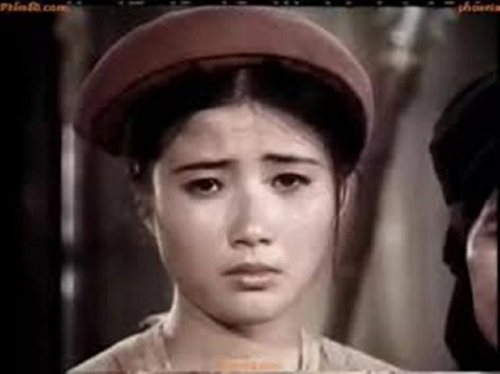 Nữ Phó giáo sư hóa thân xuất thần Nam Phương Hoàng hậu, đẹp đến ngỡ ngàng - Ảnh 4. Nữ Phó giáo sư hóa thân xuất thần Nam Phương Hoàng hậu, đẹp đến ngỡ ngàng - Ảnh 4.