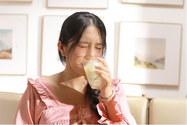 Sữa bầu khó uống không phải lỗi của mẹ! - Ảnh 1. Sữa bầu khó uống không phải lỗi của mẹ! - Ảnh 1.