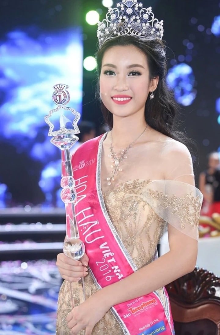 Sau 3 năm lấy chồng chủ tịch, 'Hoa hậu nghèo nhất Việt Nam' giờ thế nào? - Ảnh 1. Sau 3 năm lấy chồng chủ tịch, 'Hoa hậu nghèo nhất Việt Nam' giờ thế nào? - Ảnh 1.
