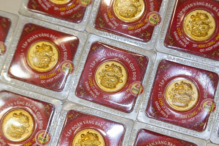Giá vàng hôm nay 13/6: Tiếp tục tăng, tiến gần mốc 3.400 USD/ounce - Ảnh 1. Giá vàng hôm nay 13/6: Tiếp tục tăng, tiến gần mốc 3.400 USD/ounce - Ảnh 1.