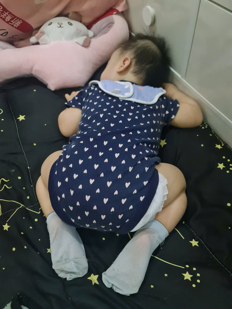 Tư thế ngủ sẽ nói cho bố mẹ biết phần nào tính cách của em bé nhà mình- Ảnh 4. Tư thế ngủ sẽ nói cho bố mẹ biết phần nào tính cách của em bé nhà mình- Ảnh 4.