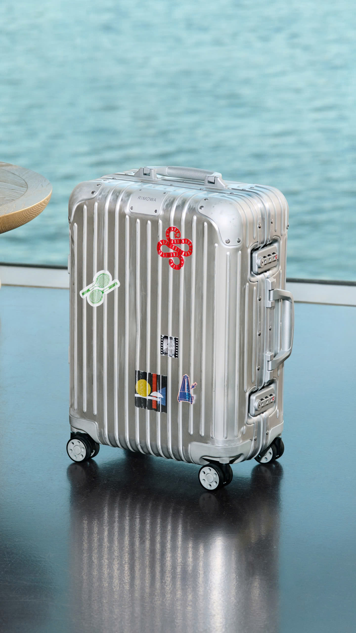 Rosé, ngài Lewis Hamilton và Châu Kiệt Luân cùng rimowa viết tiếp câu chuyện “không đứng yên”- Ảnh 2. Rosé, ngài Lewis Hamilton và Châu Kiệt Luân cùng rimowa viết tiếp câu chuyện “không đứng yên”- Ảnh 2.
