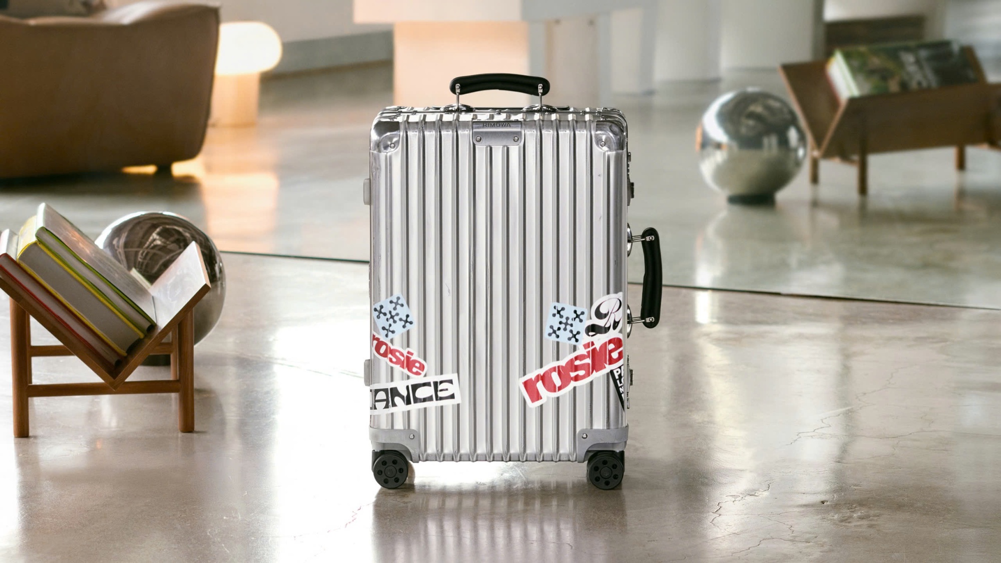 Rosé, ngài Lewis Hamilton và Châu Kiệt Luân cùng rimowa viết tiếp câu chuyện “không đứng yên”- Ảnh 5. Rosé, ngài Lewis Hamilton và Châu Kiệt Luân cùng rimowa viết tiếp câu chuyện “không đứng yên”- Ảnh 5.