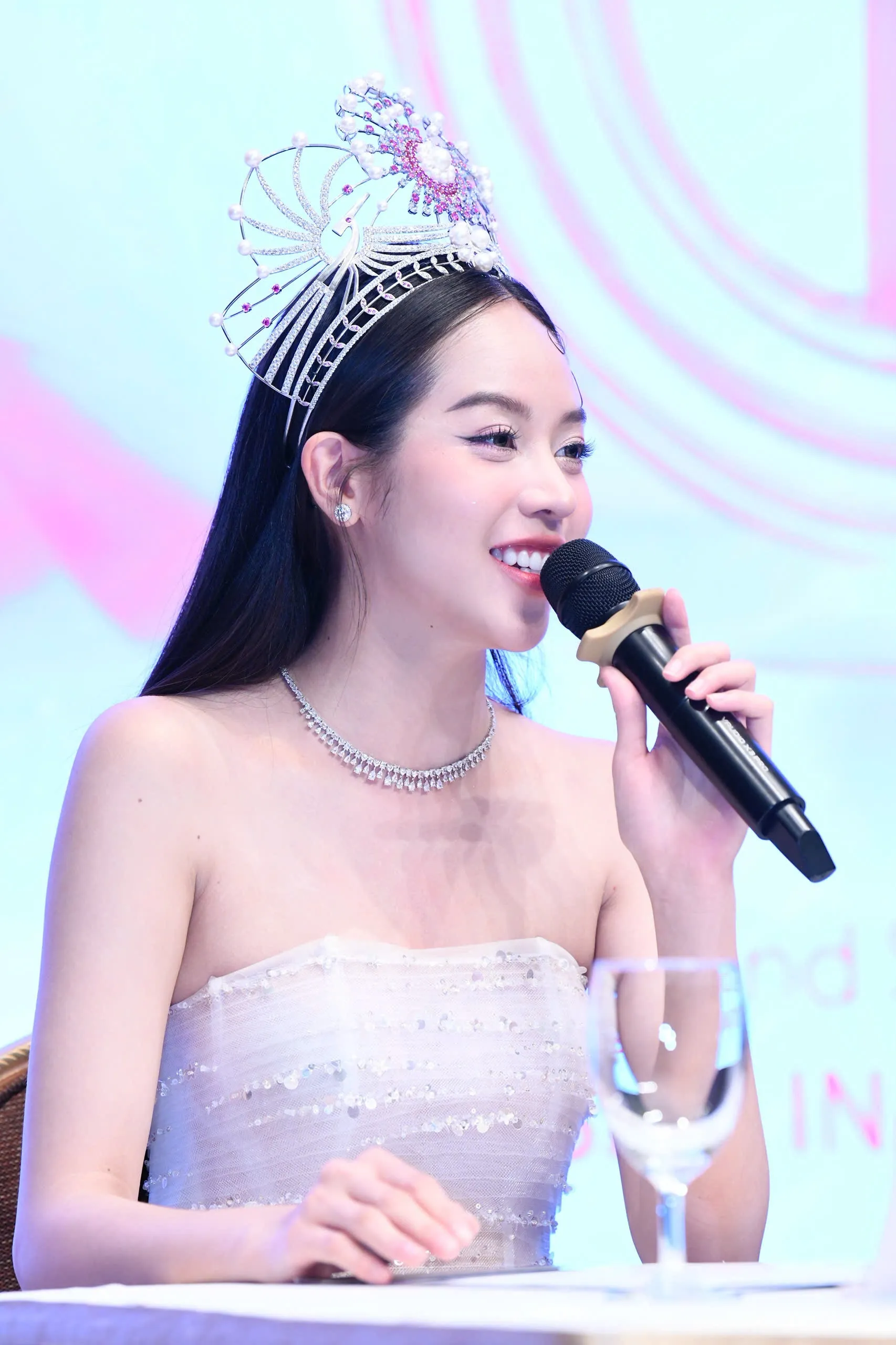 Thanh Thủy trước khi trao lại vương miện - Ảnh 17. Thanh Thủy trước khi trao lại vương miện - Ảnh 17.