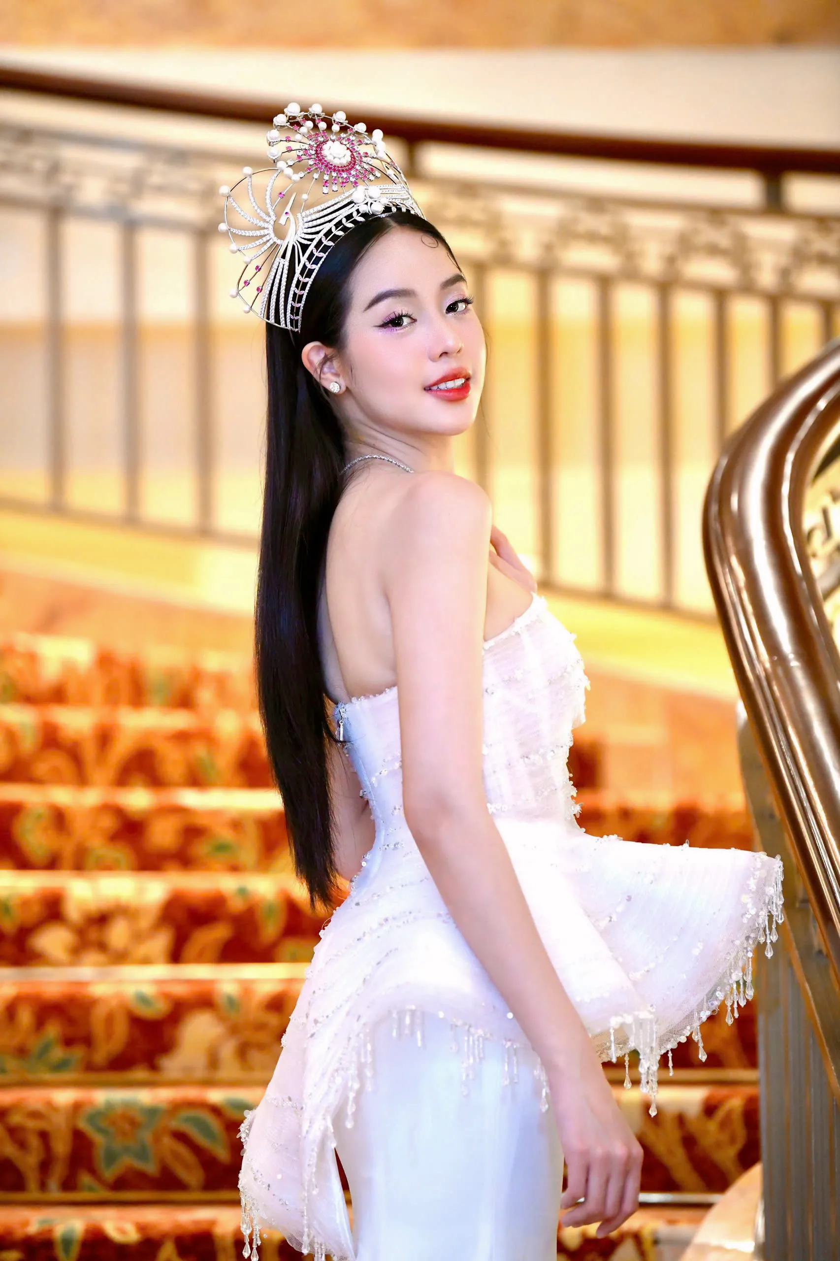 Thanh Thủy trước khi trao lại vương miện - Ảnh 7. Thanh Thủy trước khi trao lại vương miện - Ảnh 7.