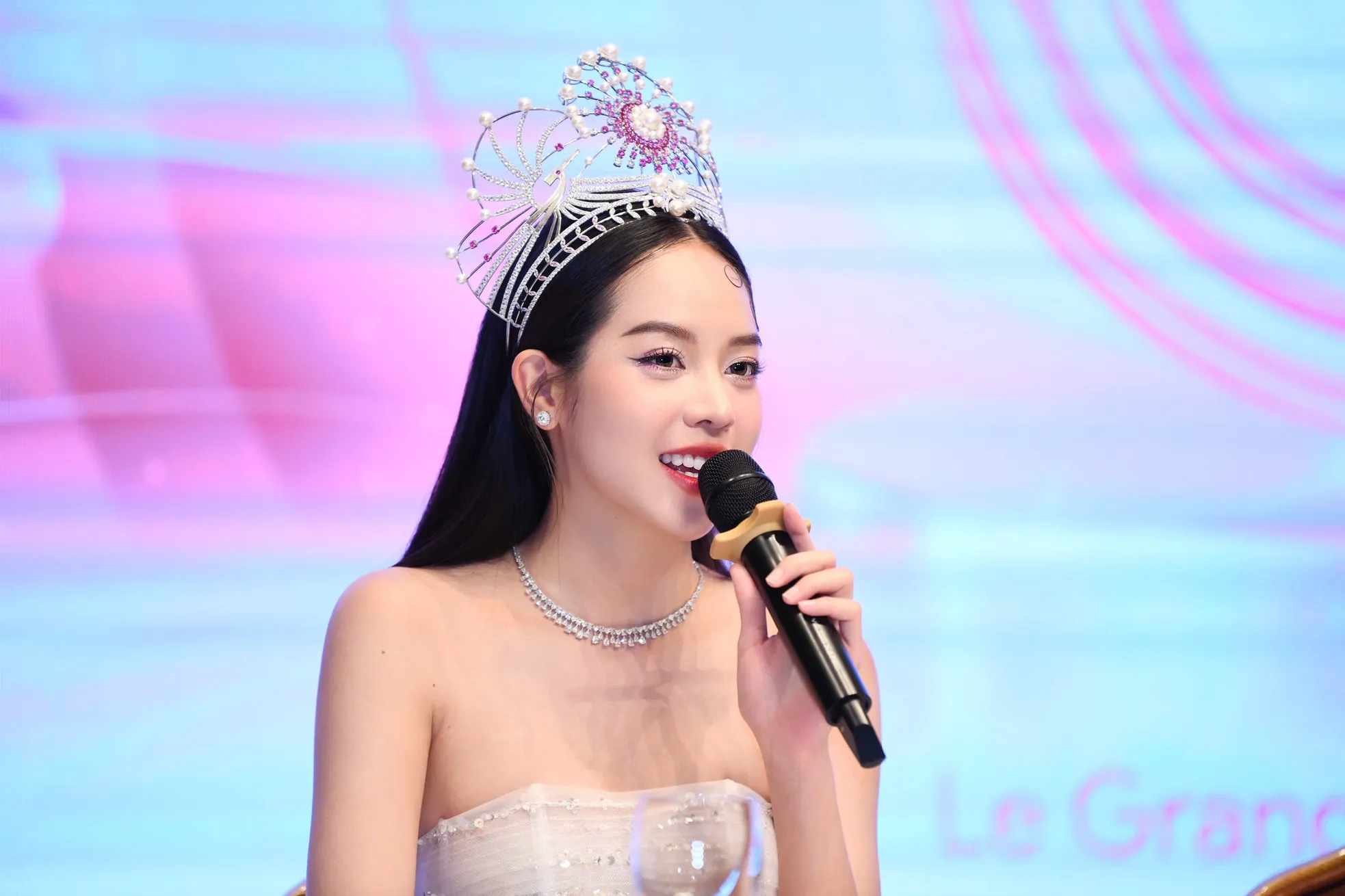 Thanh Thủy trước khi trao lại vương miện - Ảnh 19. Thanh Thủy trước khi trao lại vương miện - Ảnh 19.