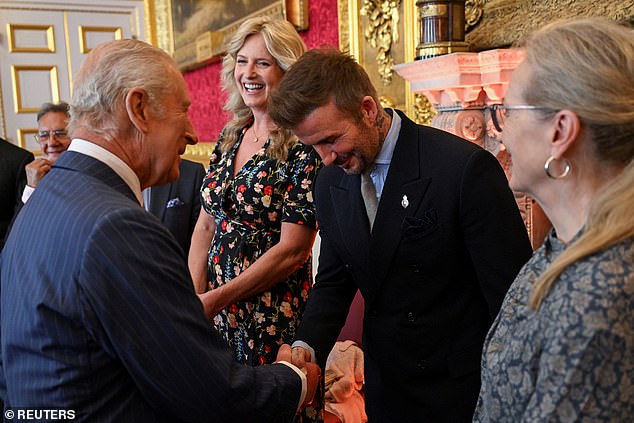 David Beckham chính thức được phong tước David Beckham chính thức được phong tước