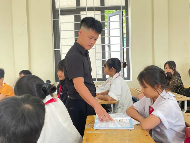 Sở chỉ đạo xét thăng hạng cho giáo viên, huyện bàn giao chờ chính quyền xã mới giải quyết - Ảnh 1. Sở chỉ đạo xét thăng hạng cho giáo viên, huyện bàn giao chờ chính quyền xã mới giải quyết - Ảnh 1.