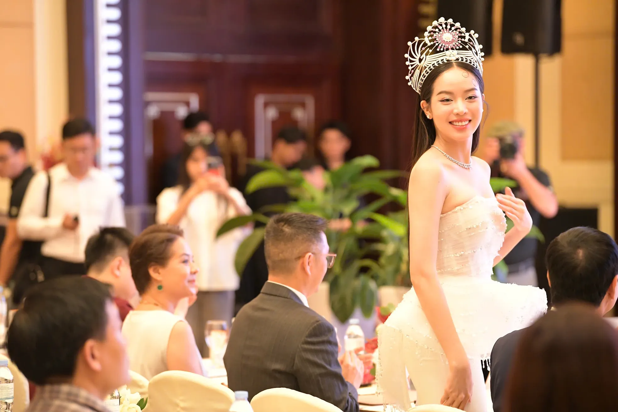 Thanh Thủy trước khi trao lại vương miện - Ảnh 13. Thanh Thủy trước khi trao lại vương miện - Ảnh 13.