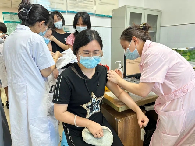 Điều gì xảy ra nếu nữ giới chỉ tiêm 1 mũi vắc xin HPV rồi bỏ dở? - Ảnh 2. Điều gì xảy ra nếu nữ giới chỉ tiêm 1 mũi vắc xin HPV rồi bỏ dở? - Ảnh 2.