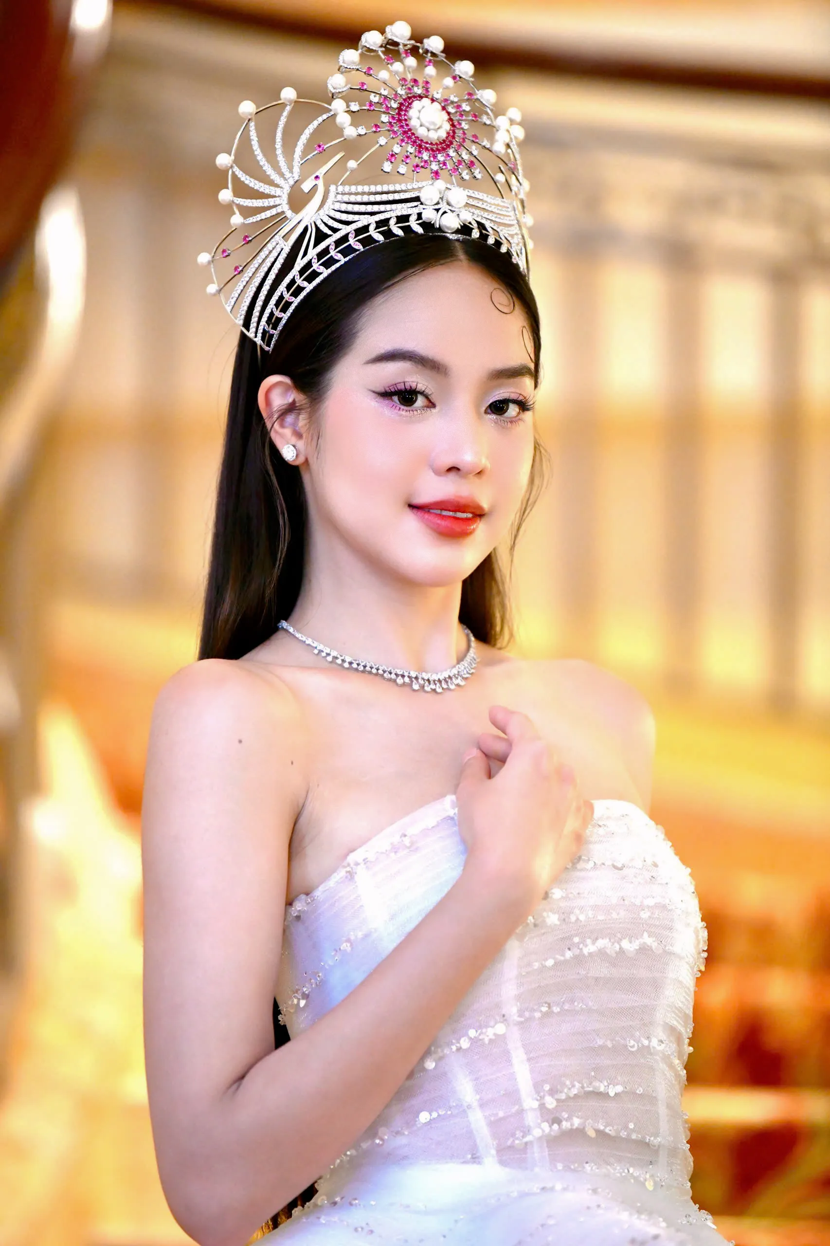 Thanh Thủy trước khi trao lại vương miện - Ảnh 9. Thanh Thủy trước khi trao lại vương miện - Ảnh 9.