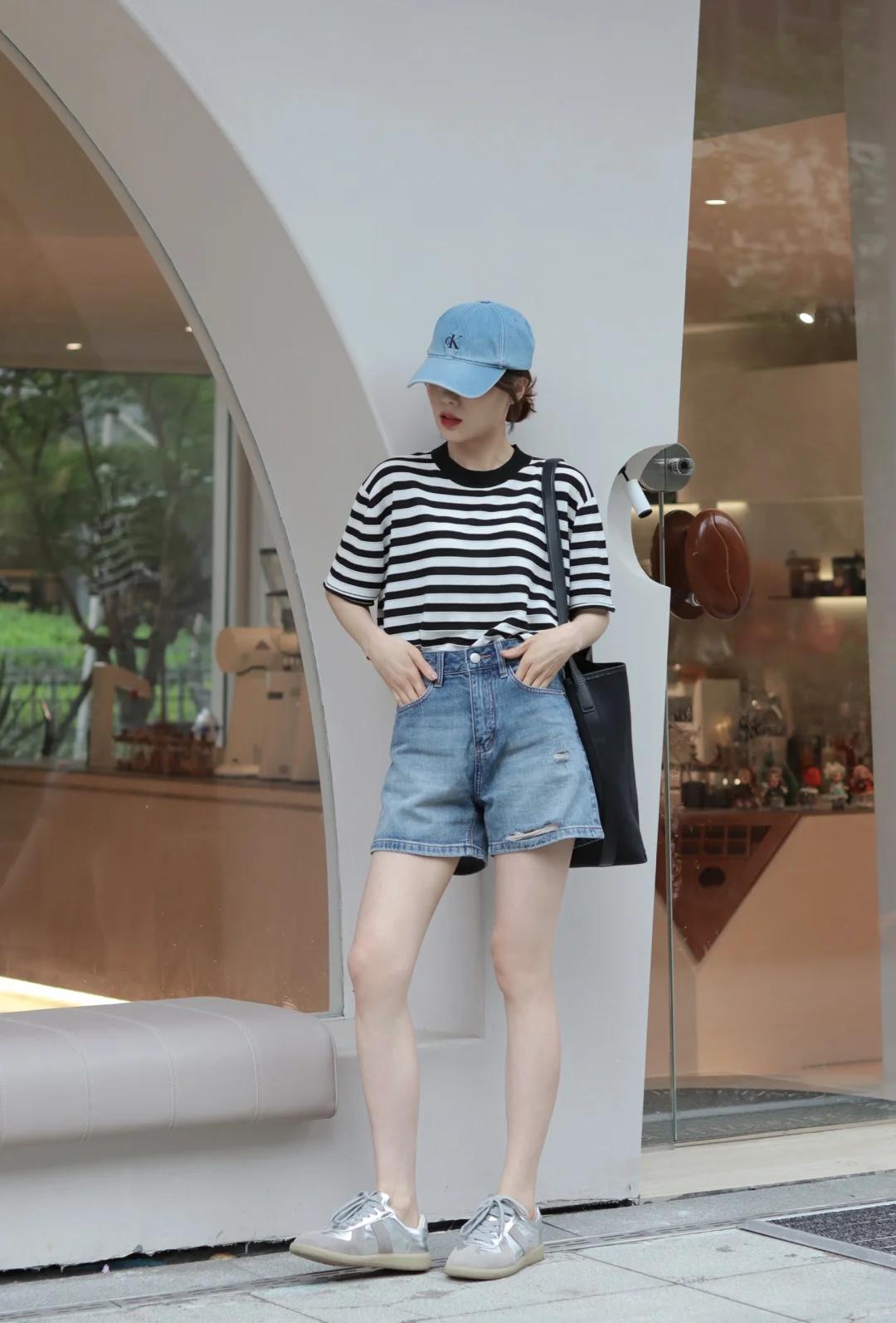 Bí kíp mặc đẹp đầu hè: 3 mẹo đơn giản giúp bạn thanh lịch và thời thượng, ai cũng dễ dàng áp dụng - Ảnh 12. Bí kíp mặc đẹp đầu hè: 3 mẹo đơn giản giúp bạn thanh lịch và thời thượng, ai cũng dễ dàng áp dụng - Ảnh 12.