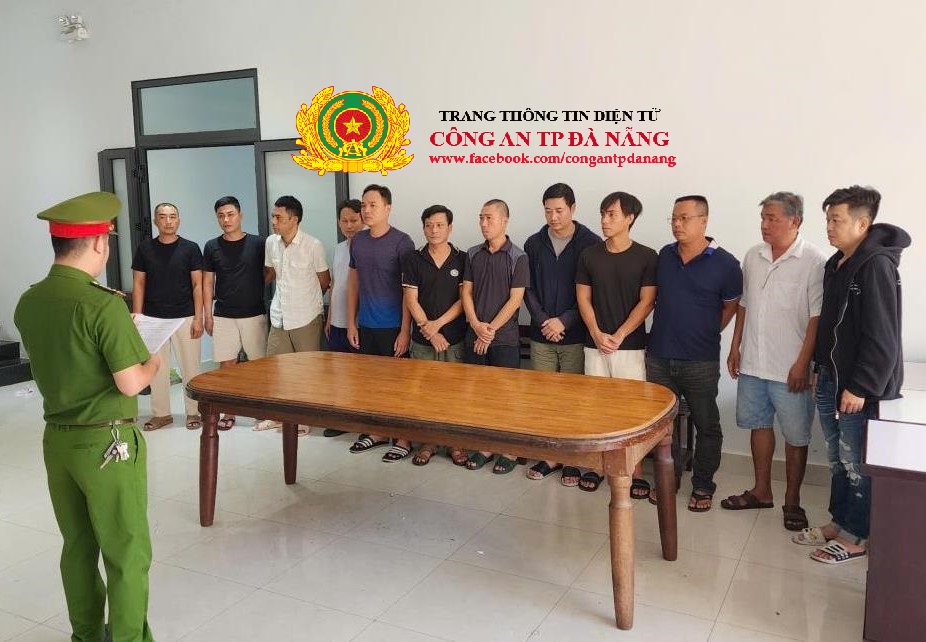Triệt phá đường dây cá độ hơn 2000 tỷ đồng, bắt ông trùm Phạm Công Lộc ngay khi vừa từ Campuchia về nước - Ảnh 1. Triệt phá đường dây cá độ hơn 2000 tỷ đồng, bắt ông trùm Phạm Công Lộc ngay khi vừa từ Campuchia về nước - Ảnh 1.