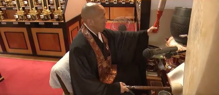 Nhà sư nhận nuôi chú chó bị bỏ rơi, sau đó được chó cứu mạng khi gặp gấu dữ - Ảnh 4. Nhà sư nhận nuôi chú chó bị bỏ rơi, sau đó được chó cứu mạng khi gặp gấu dữ - Ảnh 4.