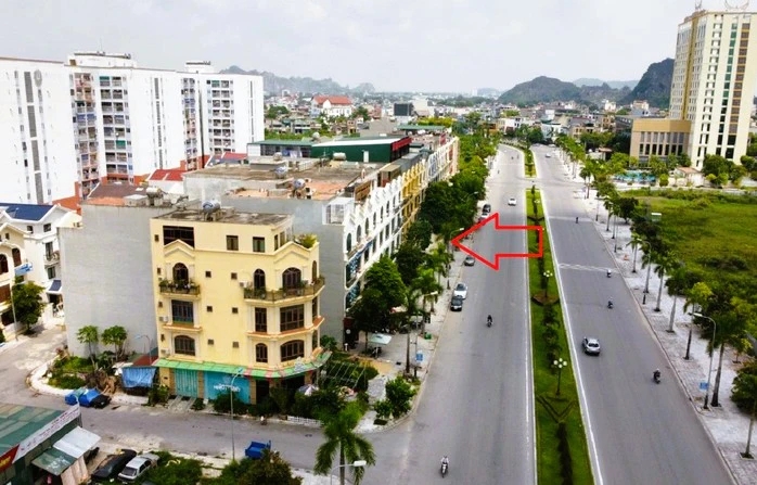 Vì sao ông Nguyễn Đức Quyền - cựu Phó Chủ tịch tỉnh Thanh Hóa bị khởi tố, khám nhà riêng? - Ảnh 2. Vì sao ông Nguyễn Đức Quyền - cựu Phó Chủ tịch tỉnh Thanh Hóa bị khởi tố, khám nhà riêng? - Ảnh 2.