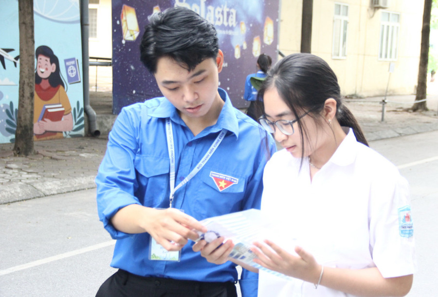 Kỳ thi cuối cùng vào lớp 10 ở Hà Nội '1 chọi 10' giành 440 suất vào trường 'hot' - Ảnh 3. Kỳ thi cuối cùng vào lớp 10 ở Hà Nội '1 chọi 10' giành 440 suất vào trường 'hot' - Ảnh 3.