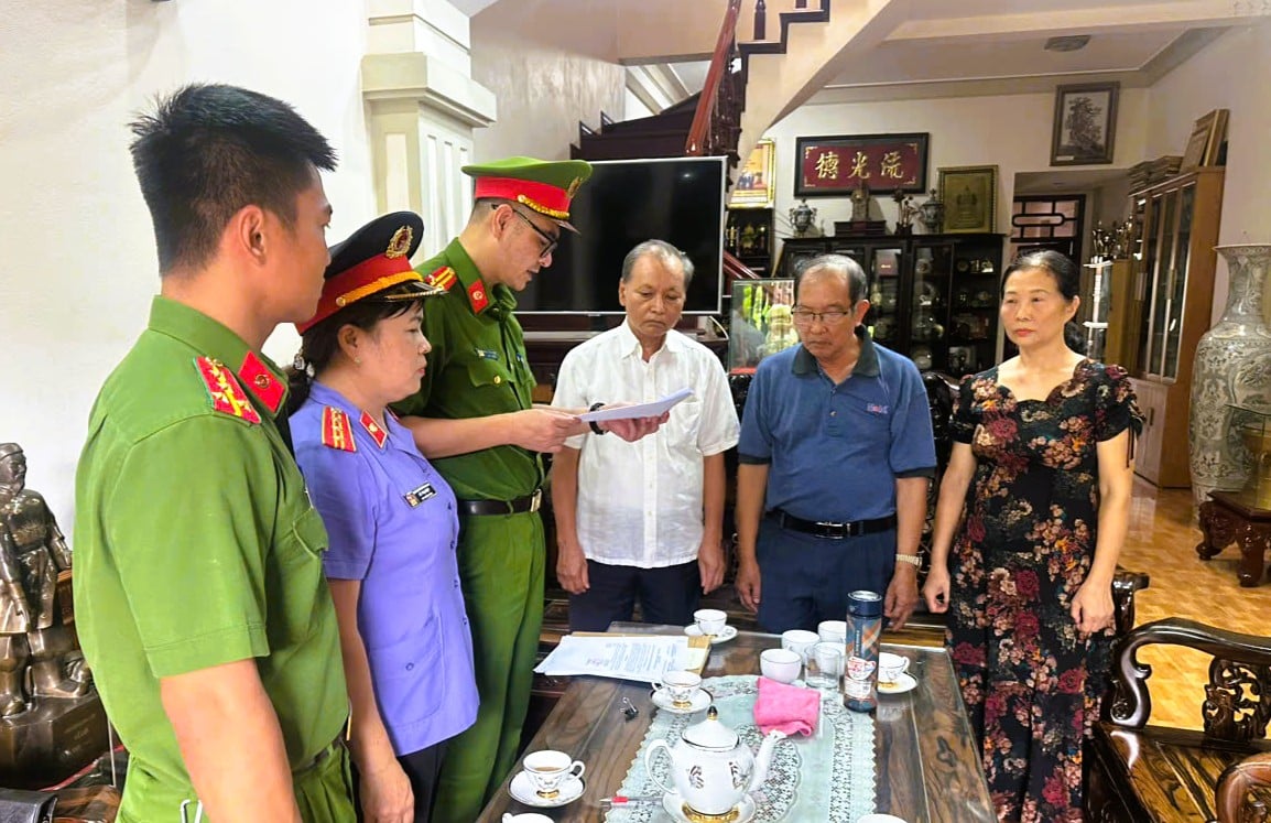 Vì sao ông Nguyễn Đức Quyền - cựu Phó Chủ tịch tỉnh Thanh Hóa bị khởi tố, khám nhà riêng? - Ảnh 1. Vì sao ông Nguyễn Đức Quyền - cựu Phó Chủ tịch tỉnh Thanh Hóa bị khởi tố, khám nhà riêng? - Ảnh 1.