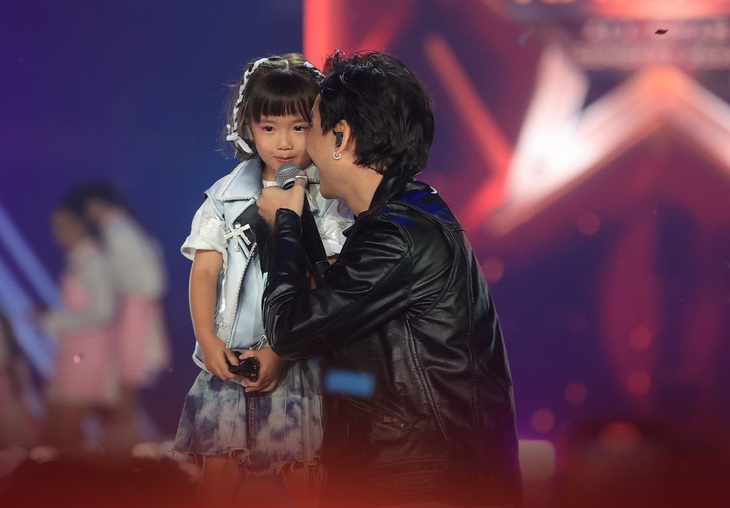 Ông bố "quyền lực" của showbiz Việt chia sẻ gây bão MXH khi từ chối 4 căn nhà vì con, dân tình đồng loạt "quá đẳng cấp"- Ảnh 2. Ông bố "quyền lực" của showbiz Việt chia sẻ gây bão MXH khi từ chối 4 căn nhà vì con, dân tình đồng loạt "quá đẳng cấp"- Ảnh 2.