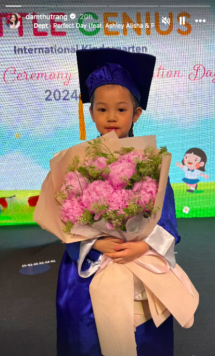 Đàm Thu Trang - Cường Đô la đi dự lễ bế giảng mẫu giáo của ái nữ ở trường quốc tế, nhìn là thấy chuẩn "rick kid" - Ảnh 1. Đàm Thu Trang - Cường Đô la đi dự lễ bế giảng mẫu giáo của ái nữ ở trường quốc tế, nhìn là thấy chuẩn "rick kid" - Ảnh 1.