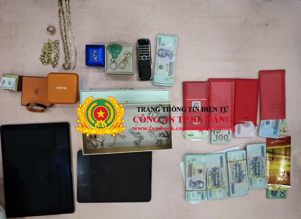 Triệt phá đường dây cá độ hơn 2000 tỷ đồng, bắt ông trùm Phạm Công Lộc ngay khi vừa từ Campuchia về nước - Ảnh 2. Triệt phá đường dây cá độ hơn 2000 tỷ đồng, bắt ông trùm Phạm Công Lộc ngay khi vừa từ Campuchia về nước - Ảnh 2.