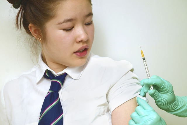 Nữ giới tiêm vắc xin HPV mũi 2 hoặc mũi 3 bị trễ so với lịch hẹn có sao không? - Ảnh 1. Nữ giới tiêm vắc xin HPV mũi 2 hoặc mũi 3 bị trễ so với lịch hẹn có sao không? - Ảnh 1.