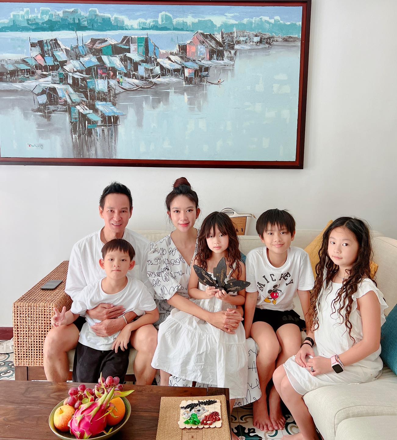 Những ông bố đông con nhất showbiz Việt: Bận rộn tới mấy vẫn hết lòng quan tâm, yêu thương các con- Ảnh 8. Những ông bố đông con nhất showbiz Việt: Bận rộn tới mấy vẫn hết lòng quan tâm, yêu thương các con- Ảnh 8.