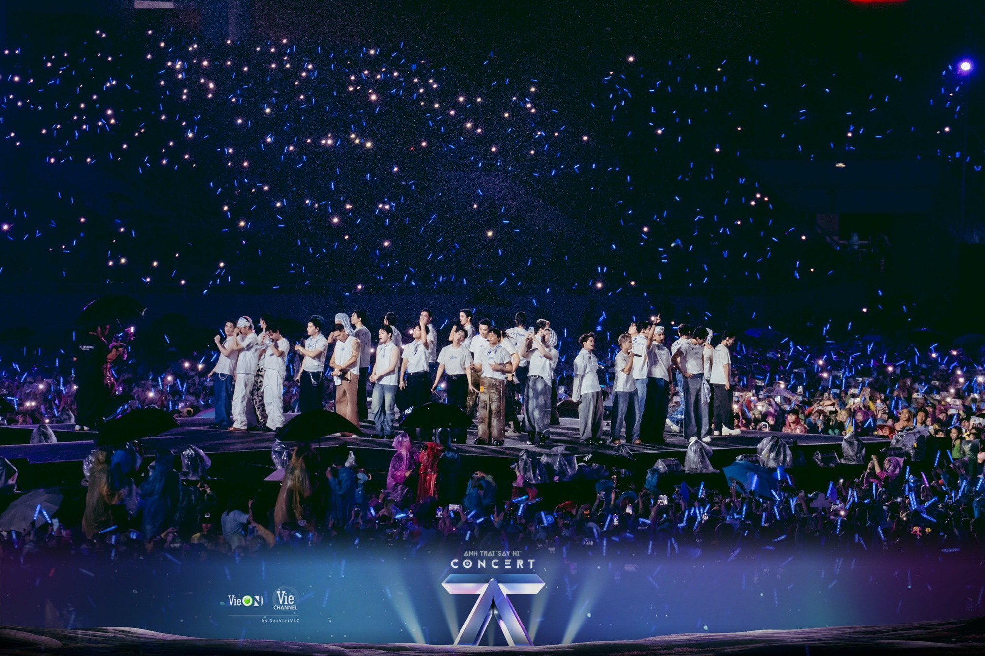 Mưa lớn đổ ập ngay khi concert D-6 vừa bắt đầu, Anh Trai Vượt Ngàn Chông Gai chẳng thua kém gì Anh Trai Say Hi! - Ảnh 8. Mưa lớn đổ ập ngay khi concert D-6 vừa bắt đầu, Anh Trai Vượt Ngàn Chông Gai chẳng thua kém gì Anh Trai Say Hi! - Ảnh 8.