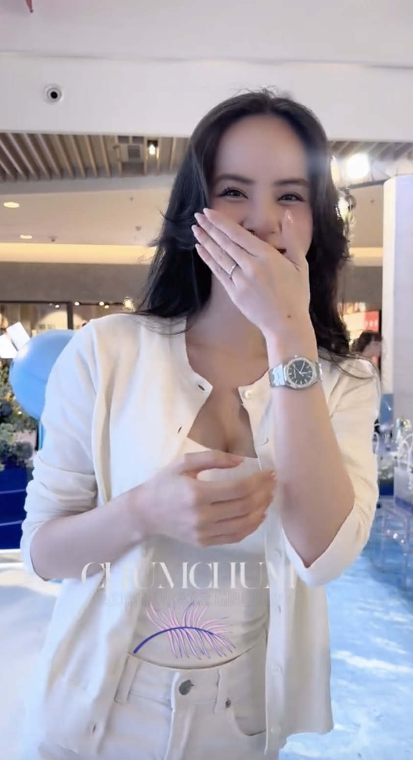&quot;Tóm dính&quot; Hương Liên ngoài đời sau đám hỏi với chồng gia thế khủng, né gấp khi nhận 1 câu hỏi - Ảnh 4.