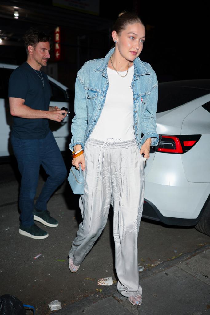 "Tóm gọn" cuộc hẹn đôi hot nhất showbiz: Brad Pitt và bạn gái lên đồ sang chảnh, "chặt đẹp" Gigi Hadid! - Ảnh 5. "Tóm gọn" cuộc hẹn đôi hot nhất showbiz: Brad Pitt và bạn gái lên đồ sang chảnh, "chặt đẹp" Gigi Hadid! - Ảnh 5.