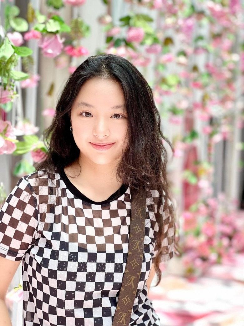 Suti của Bố Ơi Mình Đi Đâu Thế sau 10 năm: Nhan sắc tuổi 16 rực rỡ như Hoa hậu nhí- Ảnh 8. Suti của Bố Ơi Mình Đi Đâu Thế sau 10 năm: Nhan sắc tuổi 16 rực rỡ như Hoa hậu nhí- Ảnh 8.