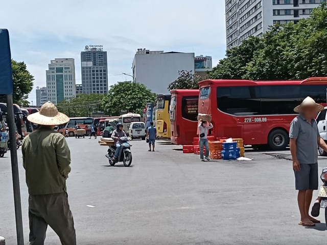 Vụ "2 người vùng cao tố bị taxi chặt chém 4,2 triệu đồng": Người thân của tài xế tìm đến muốn làm 1 việc? - Ảnh 2. Vụ "2 người vùng cao tố bị taxi chặt chém 4,2 triệu đồng": Người thân của tài xế tìm đến muốn làm 1 việc? - Ảnh 2.