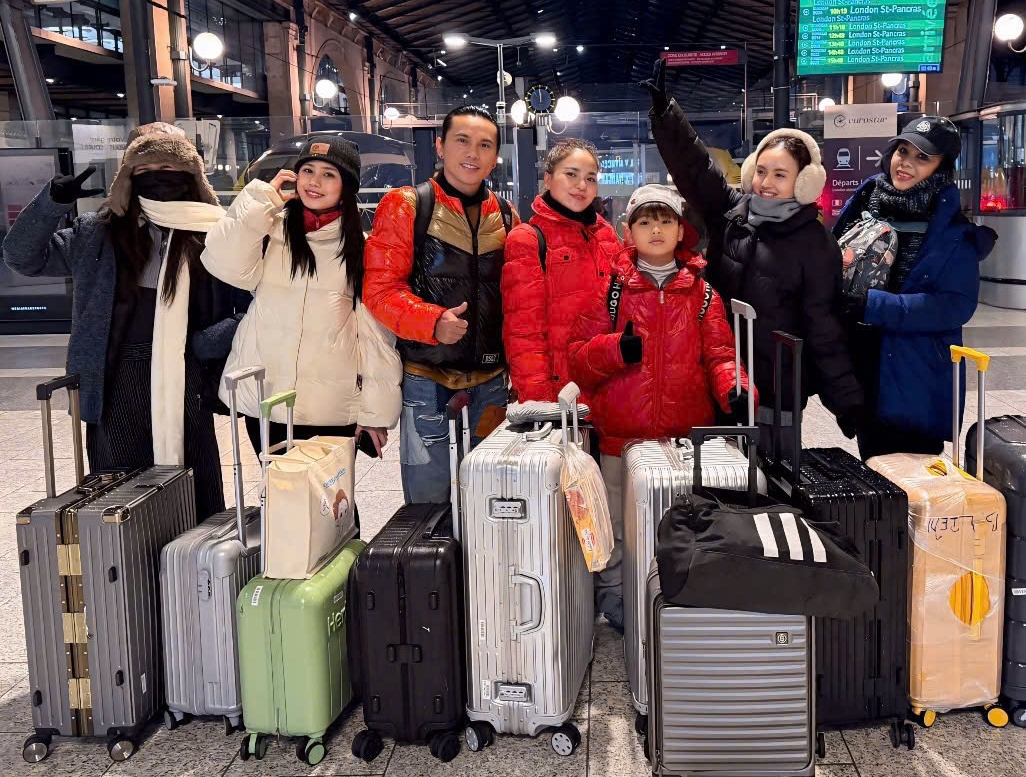 Những ông bố đông con nhất showbiz Việt: Bận rộn tới mấy vẫn hết lòng quan tâm, yêu thương các con- Ảnh 2. Những ông bố đông con nhất showbiz Việt: Bận rộn tới mấy vẫn hết lòng quan tâm, yêu thương các con- Ảnh 2.