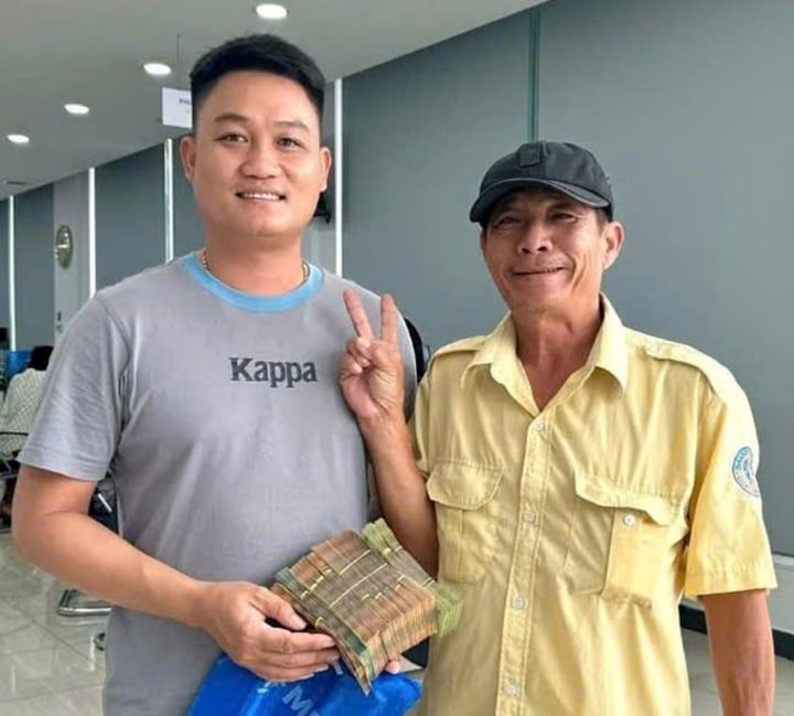 Tài xế taxi trả lại 240 triệu đồng cho người chuyển khoản nhầm - Ảnh 1. Tài xế taxi trả lại 240 triệu đồng cho người chuyển khoản nhầm - Ảnh 1.