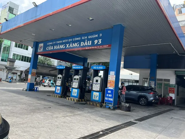 Nhiều nơi 'nói không' với chuyển khoản: Cơ quan chức năng TPHCM lên tiếng - Ảnh 2. Nhiều nơi 'nói không' với chuyển khoản: Cơ quan chức năng TPHCM lên tiếng - Ảnh 2.