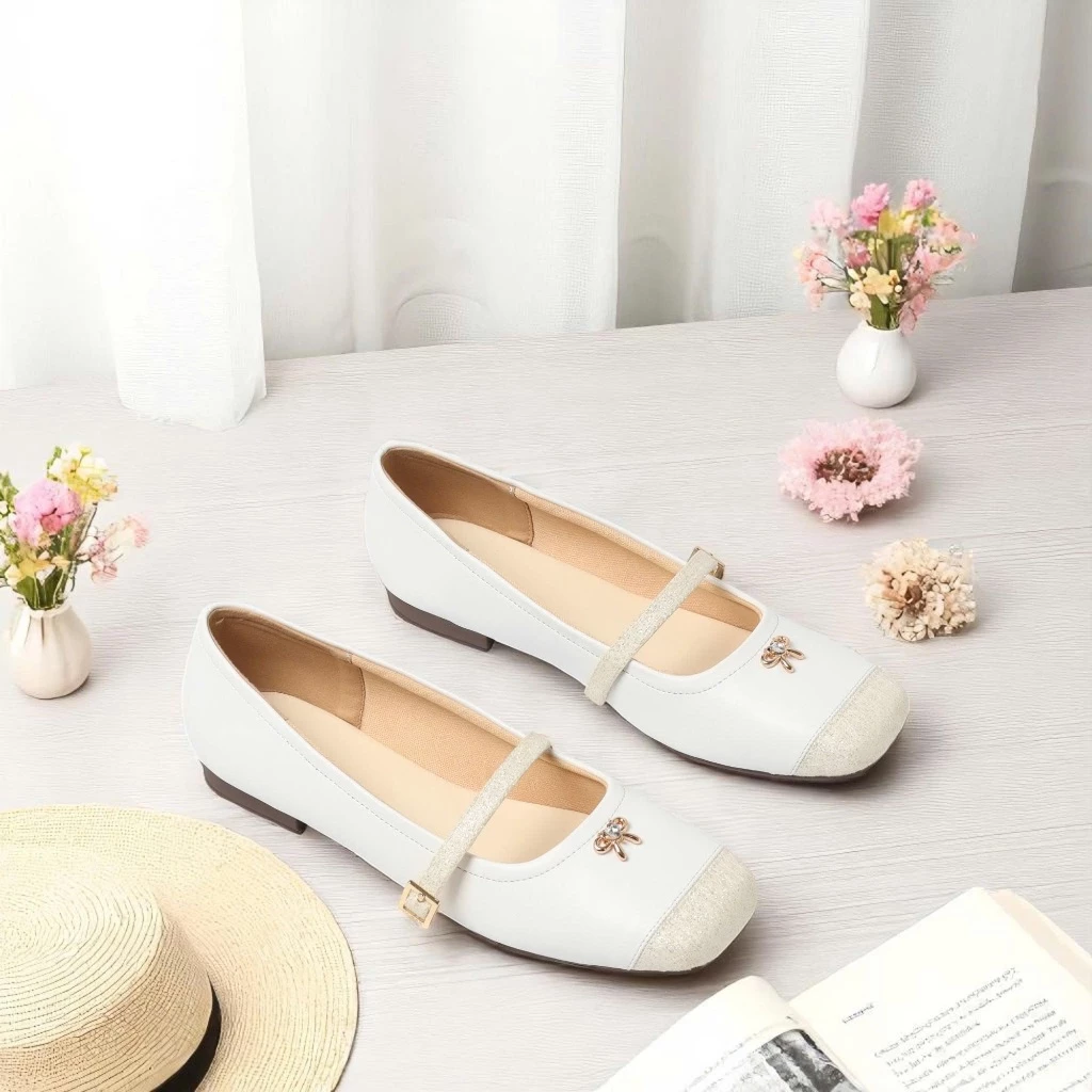 H'Hen Niê mang bầu vẫn diện giày 15cm lên show nhưng đời thường lại chỉ đi đúng 1 kiểu giày này - Ảnh 7. H'Hen Niê mang bầu vẫn diện giày 15cm lên show nhưng đời thường lại chỉ đi đúng 1 kiểu giày này - Ảnh 7.