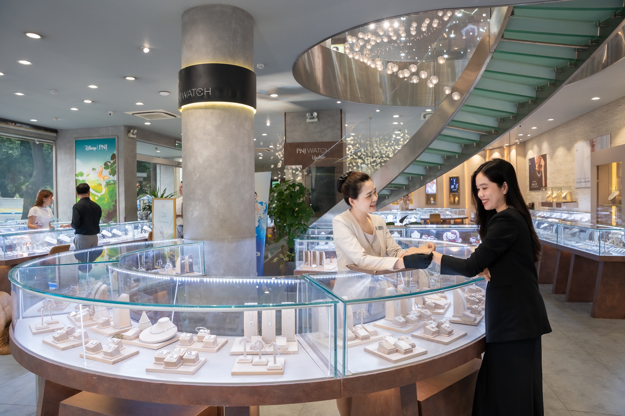 PNJ lần thứ hai liên tiếp vào danh sách Fortune 500 Đông Nam Á - Ảnh 3. PNJ lần thứ hai liên tiếp vào danh sách Fortune 500 Đông Nam Á - Ảnh 3.