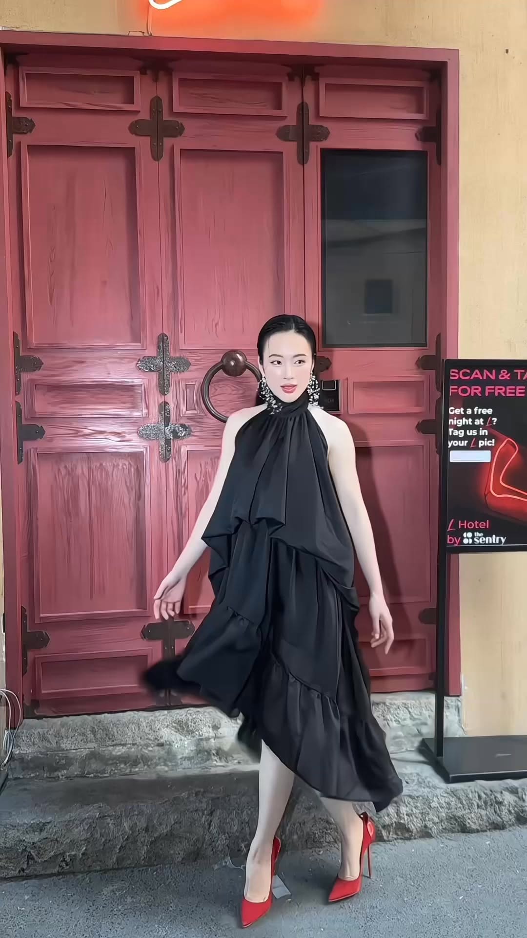 Chỉ mới mấy tháng, Angela Phương Trinh từ nữ nhân yểu điệu thành "mỹ nam" cơ bắp cuồn cuộn khiến dân tình sửng sốt - Ảnh 4. Chỉ mới mấy tháng, Angela Phương Trinh từ nữ nhân yểu điệu thành "mỹ nam" cơ bắp cuồn cuộn khiến dân tình sửng sốt - Ảnh 4.