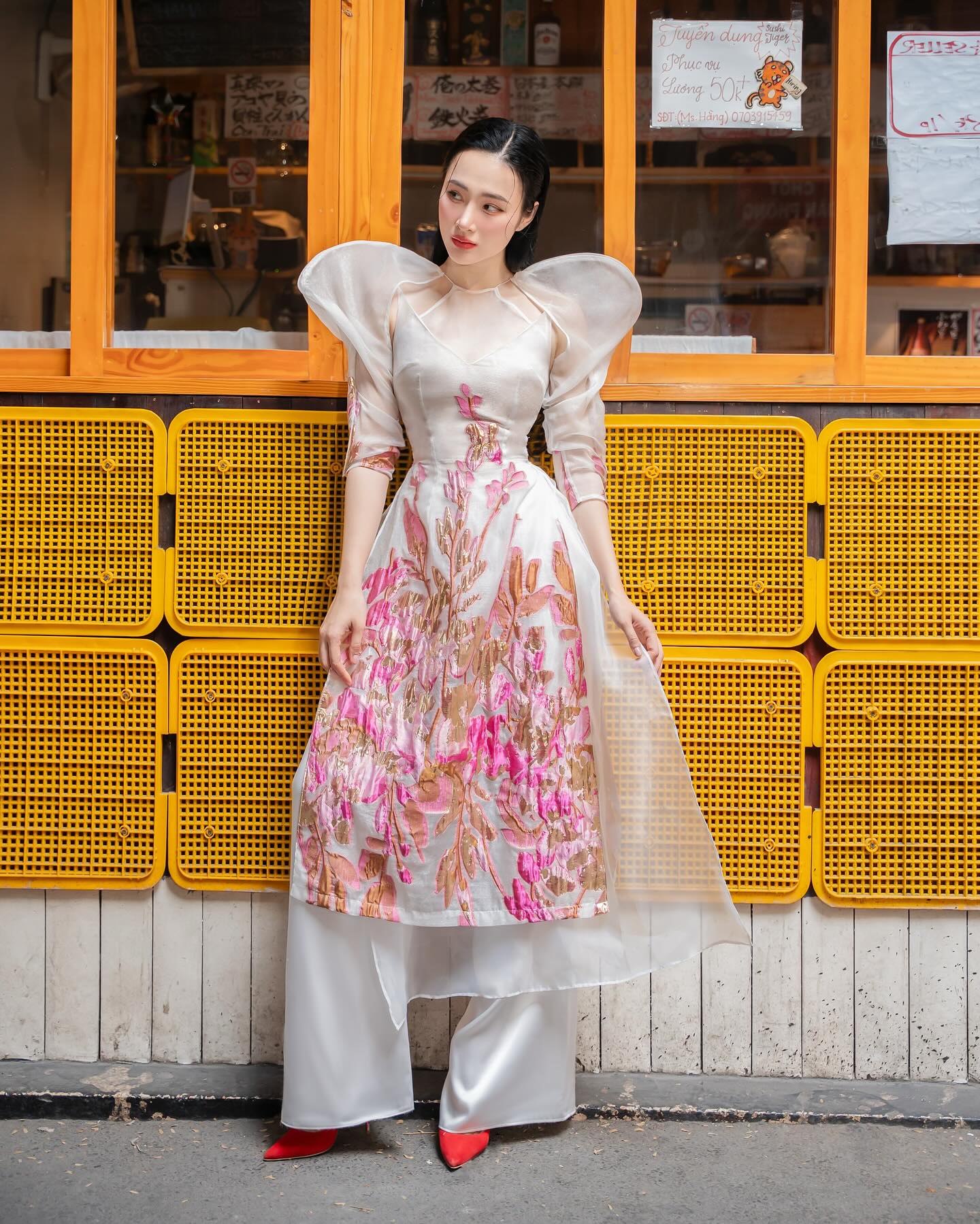 Chỉ mới mấy tháng, Angela Phương Trinh từ nữ nhân yểu điệu thành "mỹ nam" cơ bắp cuồn cuộn khiến dân tình sửng sốt - Ảnh 2. Chỉ mới mấy tháng, Angela Phương Trinh từ nữ nhân yểu điệu thành "mỹ nam" cơ bắp cuồn cuộn khiến dân tình sửng sốt - Ảnh 2.