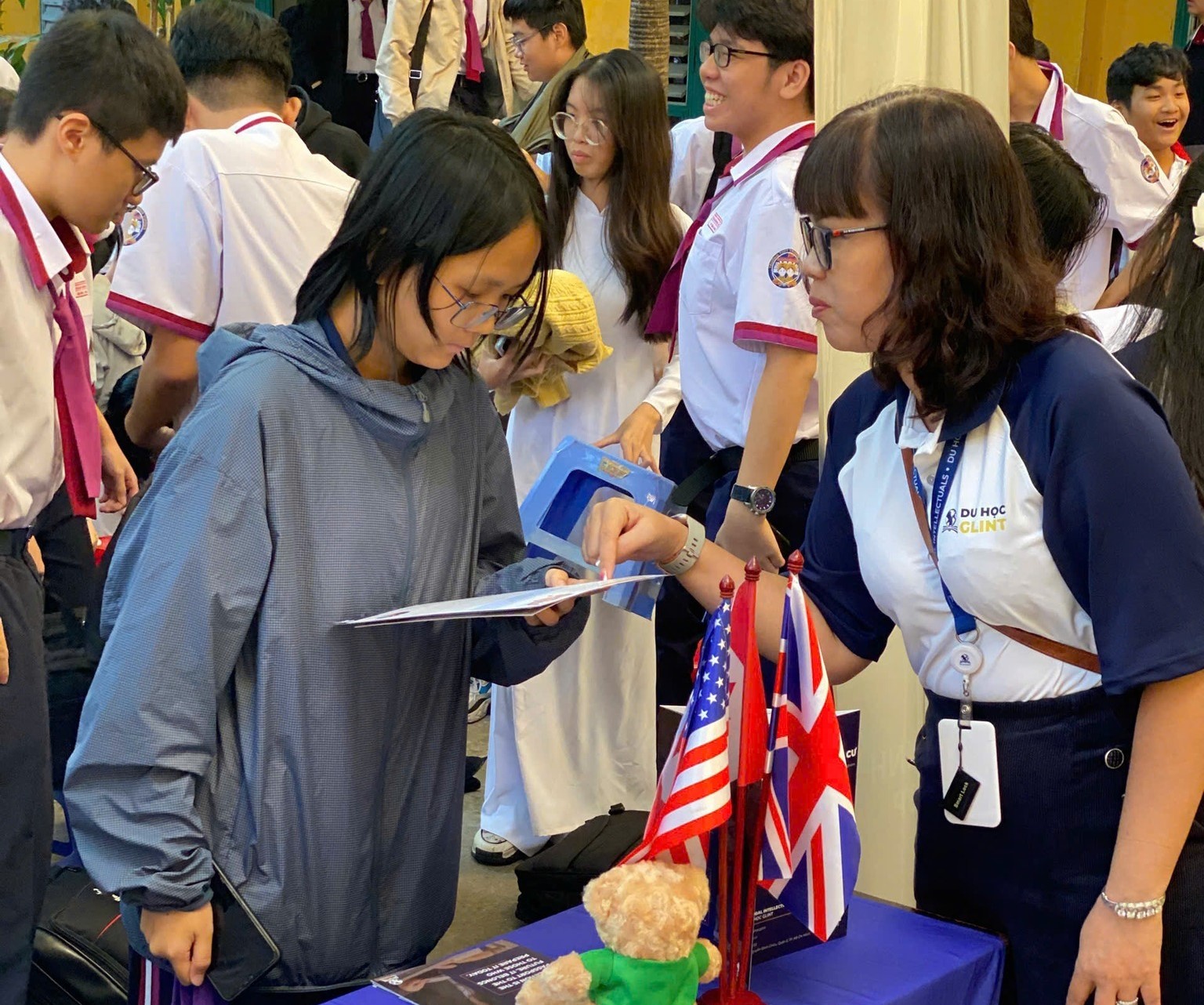 Mỹ vẫn chưa mở lịch phỏng vấn xin visa, du học sinh cần làm gì? - Ảnh 2. Mỹ vẫn chưa mở lịch phỏng vấn visa, du học sinh cần làm gì lúc này? - Ảnh 2.