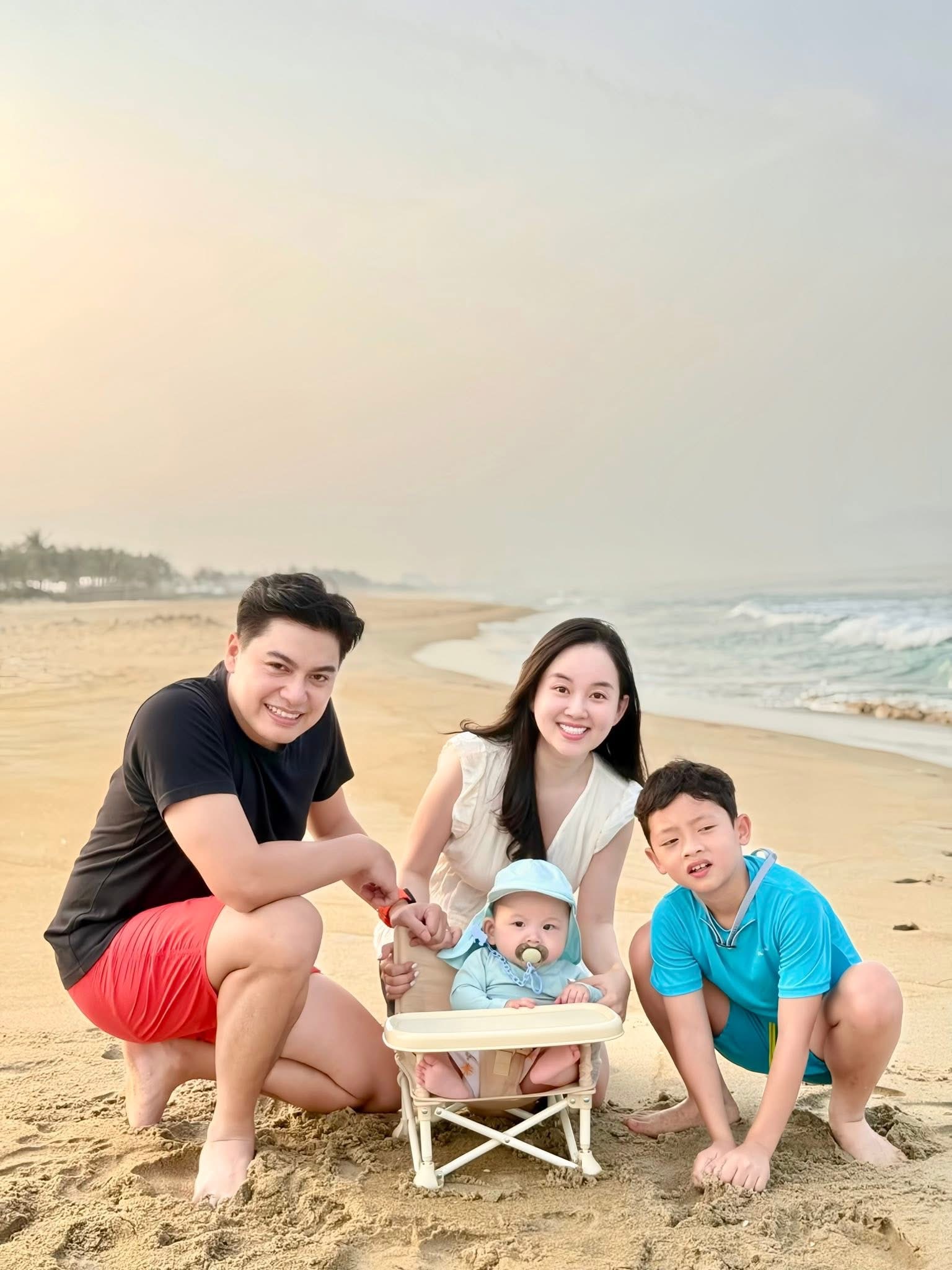 Đẻ 2 con cách nhau 8 năm, hot mom Ly Kute nhàn nhã vì anh trai Khoai Tây chăm em cực khéo, bé út Sota cũng ngoan xinh yêu- Ảnh 1. Đẻ 2 con cách nhau 8 năm, hot mom Ly Kute nhàn nhã vì anh trai Khoai Tây chăm em cực khéo, bé út Sota cũng ngoan xinh yêu- Ảnh 1.