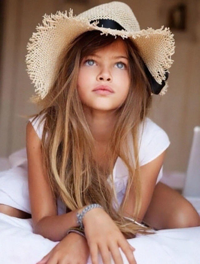 “Cô bé đẹp nhất thế giới” và bộ ảnh chín ép làm thay đổi làng thời trang - Ảnh 4. “Cô bé đẹp nhất thế giới” và bộ ảnh chín ép làm thay đổi làng thời trang - Ảnh 4.