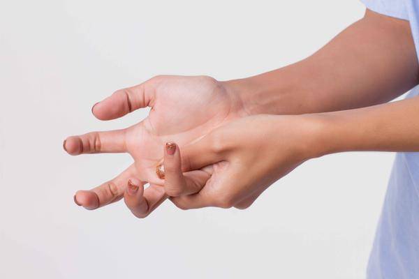 Phổi có tốt hay không, chỉ cần nhìn vào bàn tay: Người có phổi kém thường có 5 bất thường ở tay, hãy xem bạn có không- Ảnh 3. Phổi có tốt hay không, chỉ cần nhìn vào bàn tay: Người có phổi kém thường có 5 bất thường ở tay, hãy xem bạn có không- Ảnh 3.