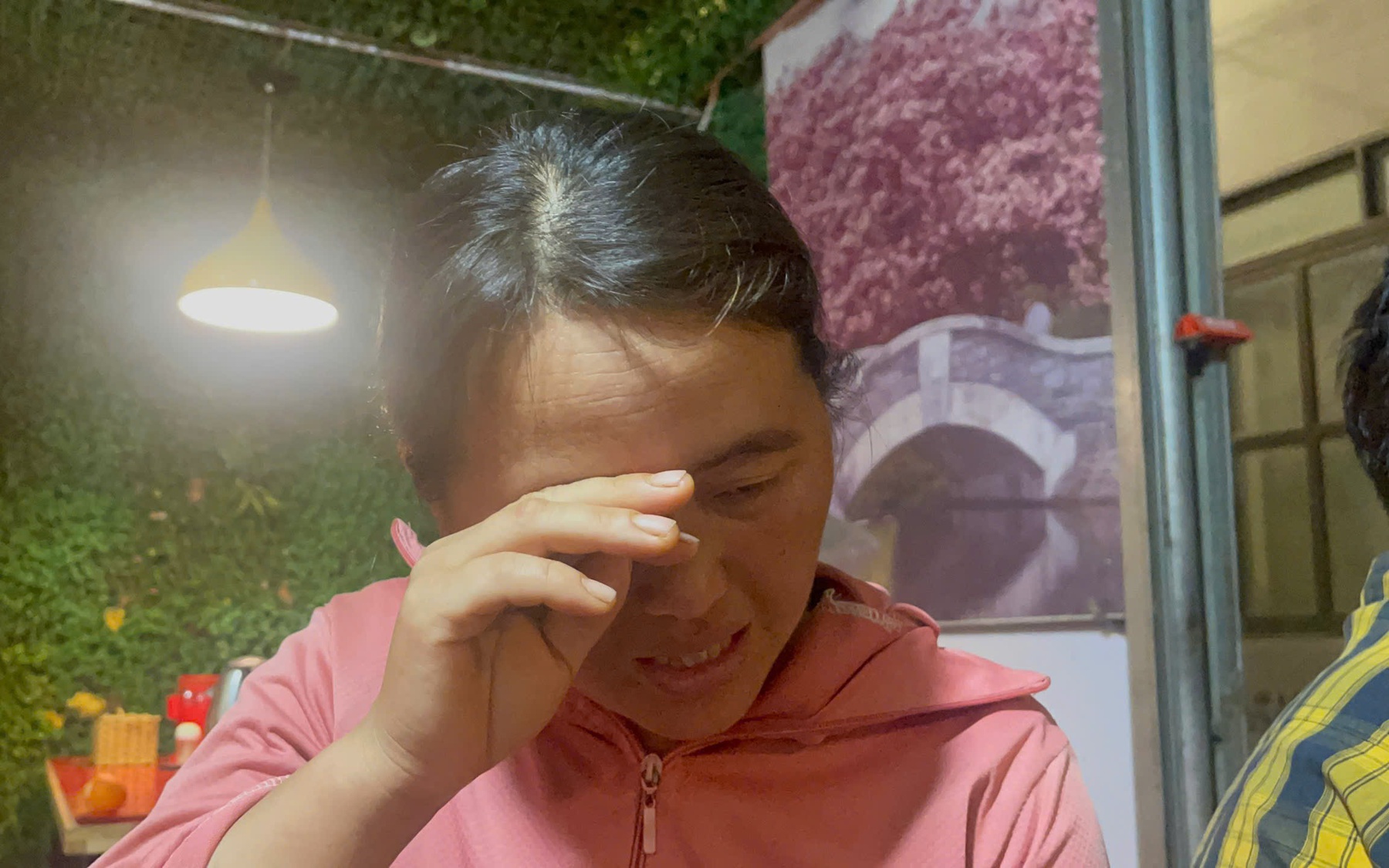 Vụ cuốc xe bị &quot;chém&quot; gần 5 triệu đồng ở Hà Nội: Người phụ nữ bật khóc vì số tiền đi vay chữa bệnh đã hơn 100 triệu, giờ lại thêm khoản này