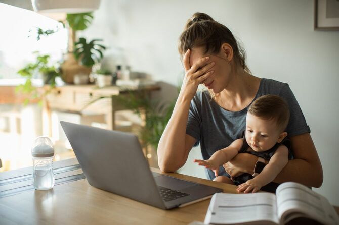 5 lý do khiến cho những người làm bố mẹ ngày nay ÁP LỰC đến không thở nổi- Ảnh 2. 5 lý do khiến cho những người làm bố mẹ ngày nay ÁP LỰC đến không thở nổi- Ảnh 2.