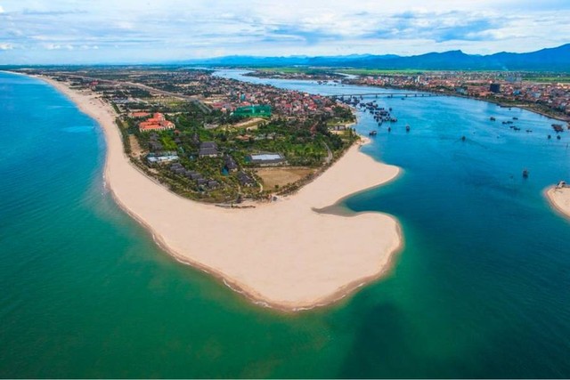 Phát hiện bãi biển ít du khách biết ở Quảng Bình, người bản địa nhận xét: Hoang sơ, đẹp hơn Nhật Lệ - Ảnh 2. Phát hiện bãi biển ít du khách biết ở Quảng Bình, người bản địa nhận xét: Hoang sơ, đẹp hơn Nhật Lệ - Ảnh 2.