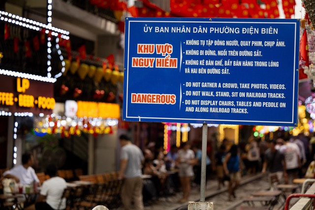 Phía sau vẻ đẹp của cà phê đường tàu ở Hà Nội: Trải nghiệm đầy rủi ro, khó xóa bỏ - Ảnh 10. Phía sau vẻ đẹp của cà phê đường tàu ở Hà Nội: Trải nghiệm đầy rủi ro, khó xóa bỏ - Ảnh 10.