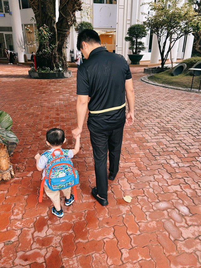 4 năm, đăng đúng 3 tấm ảnh có mặt vợ - cuộc hôn nhân ông chủ Saigon Square vẫn khiến người ta 4 năm, đăng đúng 3 tấm ảnh có mặt vợ - cuộc hôn nhân ông chủ Saigon Square vẫn khiến người ta