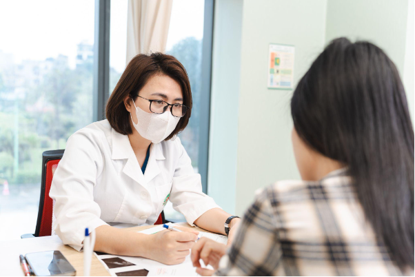 Sinh con lần 3 gặp biến chứng rau tiền đạo nguy hiểm: Sản phụ được mổ kịp lúc, mẹ tròn con vuông - Ảnh 3. Sinh con lần 3 gặp biến chứng rau tiền đạo nguy hiểm: Sản phụ được mổ kịp lúc, mẹ tròn con vuông - Ảnh 3.